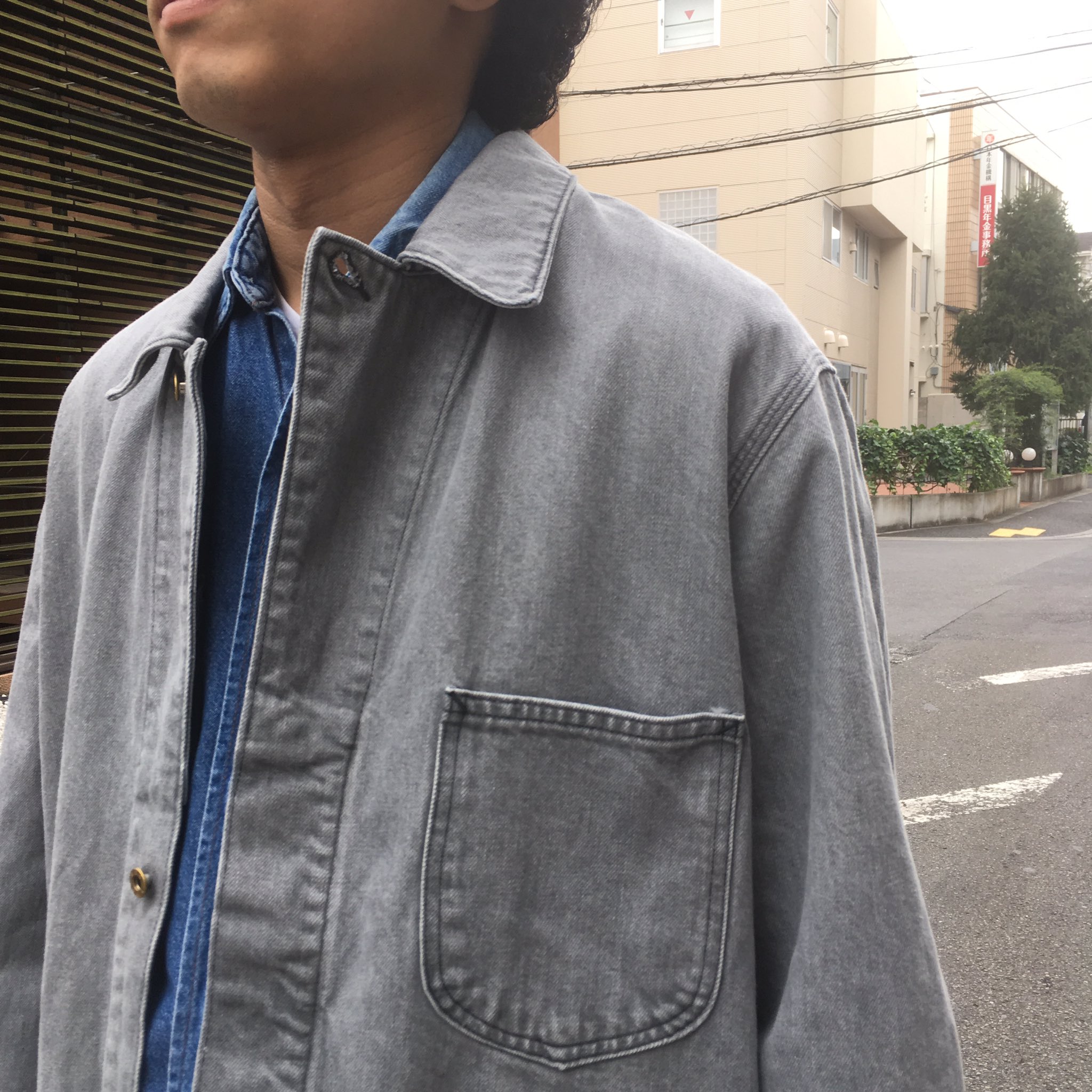 1ldk On Twitter Digawel Leeのショップコートは洗いの掛けられたブラックデニムの色味が絶妙な仕上がり しっかりと着丈がありながら ワークなディテールとモダンな雰囲気を併せ持った1着です 3シーズン着られるのもポイントです 35 000 Tax Https T Co