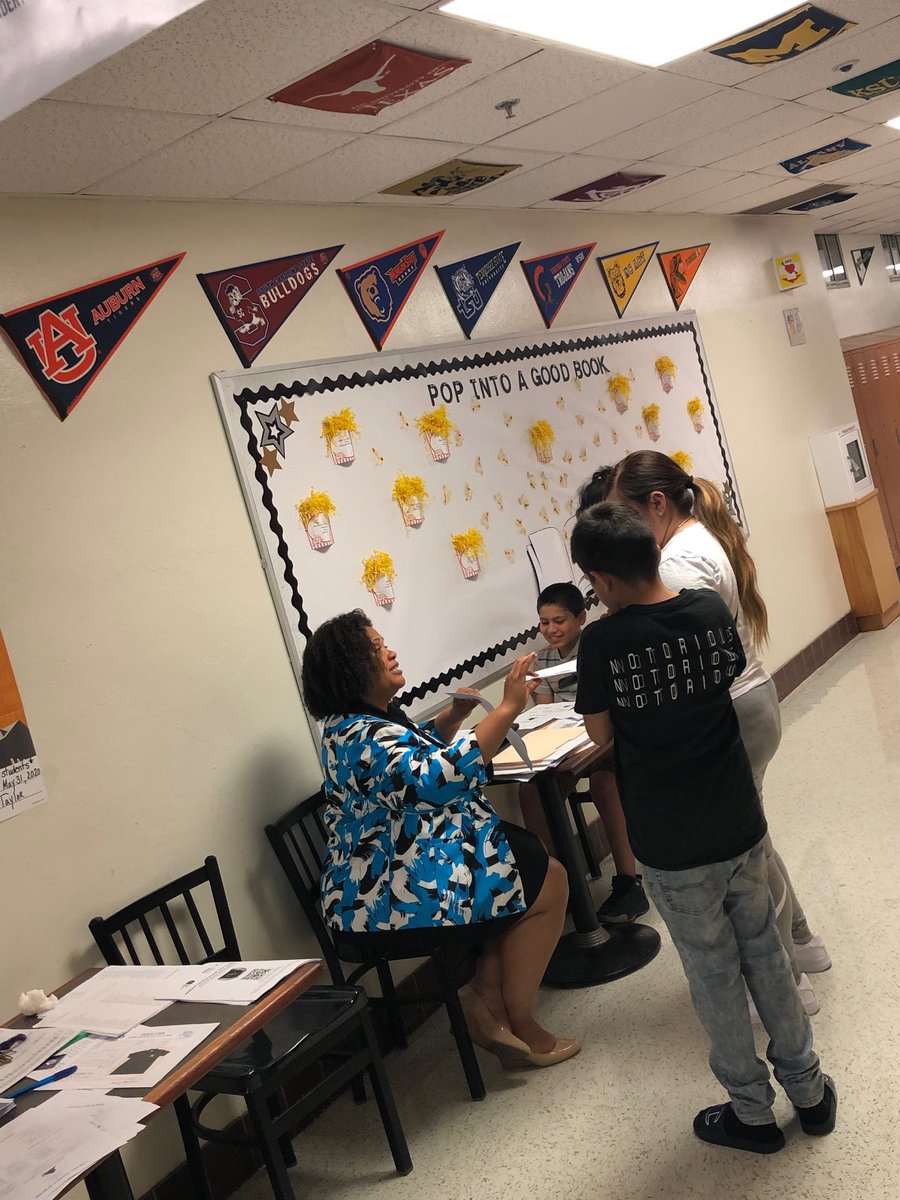 Shondula69's tweet photo. @TheModel_7  SETTING THE STAGE FOR EXCELLENCE! ATWELL MIDDLE SCHOOL ROCKS! https://t.co/7JTylsJDnG