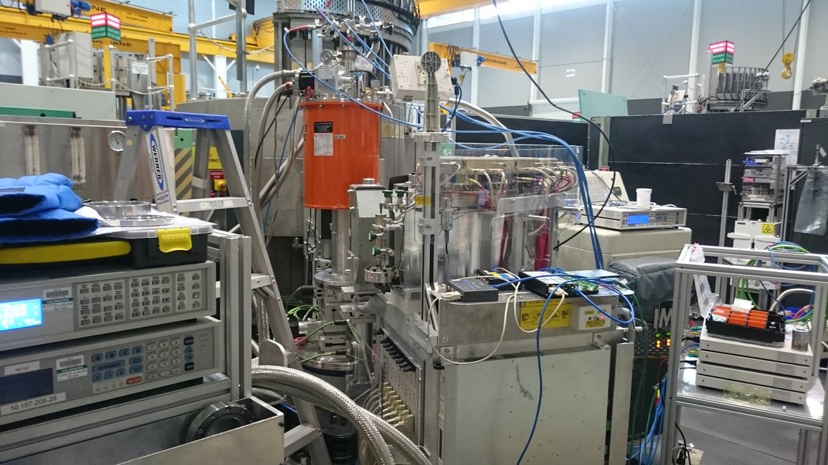 Peterson_VK's tweet photo. I started #UTS & neutrons @ANSTO #HIFAR, then @NIST Center for Neutron Research #NCNR & @USyd. I’m now a #neutron scattering instrument #scientist & research leader @ANSTO #ACNS studying #sustainableenergy materials & honorary Prof @UOW #STEMgotmehere #thisismylab #ScienceWeek https://t.co/G2vIssNSU0