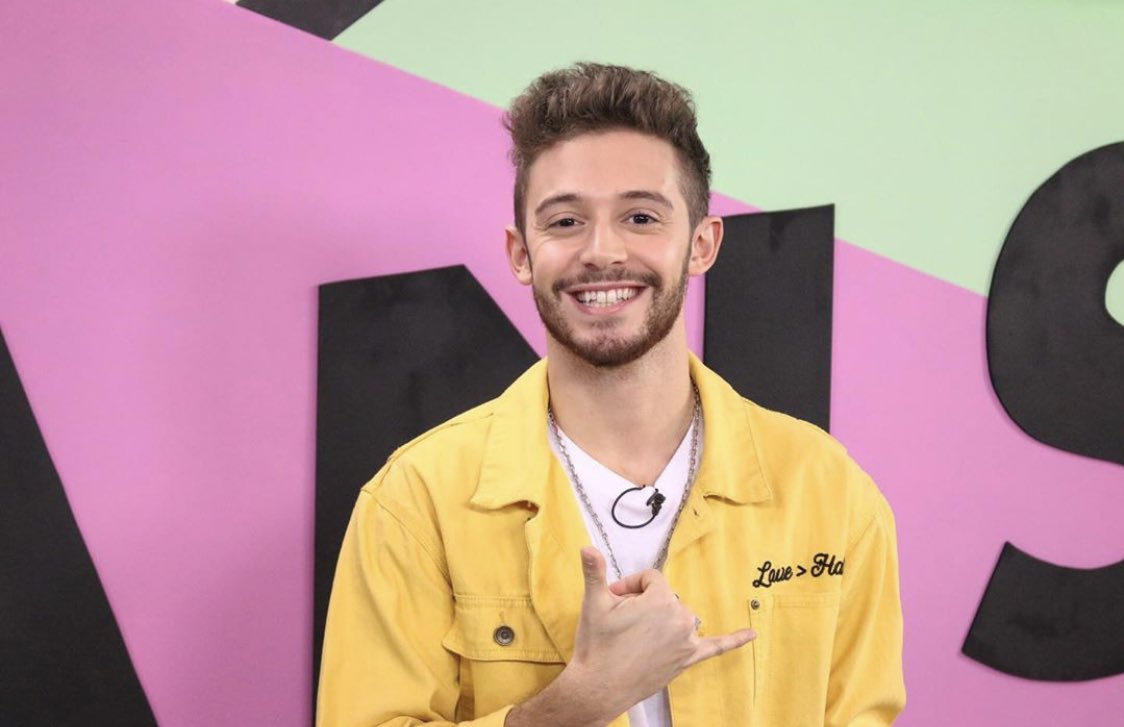 DinamicasRugge's tweet photo. RETO🔥🔥🔥
LLEGUEMOS A 100 RTS

10 ANIMALES
30 COSAS
25 NOMBRES DE MUJER
25 NOMBRES DE HOMBRE
10 COLORES
25 CANCIONES 
20 FAMOSOS 
DA RT A TOOODAS LAS RESPUESTAS VAMOOOS
#KCAMexico #RuggeroPasquarelliTrendy #KarolSevilla #SoyLuna https://t.co/YxlRMXb712