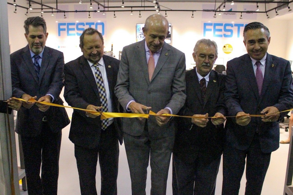 TecMmZapopan's tweet image. Revisión de indicadores en el #TecMM e inauguración de los laboratorios de Robótica e Industrias 4.0 en presencia del Director General del Tecnológico Nacional de México; Enrique Fernández Fassnacht.

#SomosTecNM #OrgulloTecMM  #SomosLobos #TecMMzapopan #Guadalajara #Jalisco
