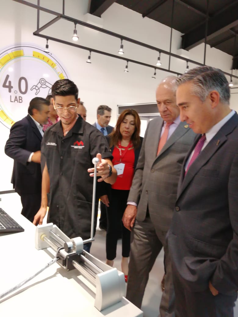 TecMmZapopan's tweet image. Revisión de indicadores en el #TecMM e inauguración de los laboratorios de Robótica e Industrias 4.0 en presencia del Director General del Tecnológico Nacional de México; Enrique Fernández Fassnacht.

#SomosTecNM #OrgulloTecMM  #SomosLobos #TecMMzapopan #Guadalajara #Jalisco
