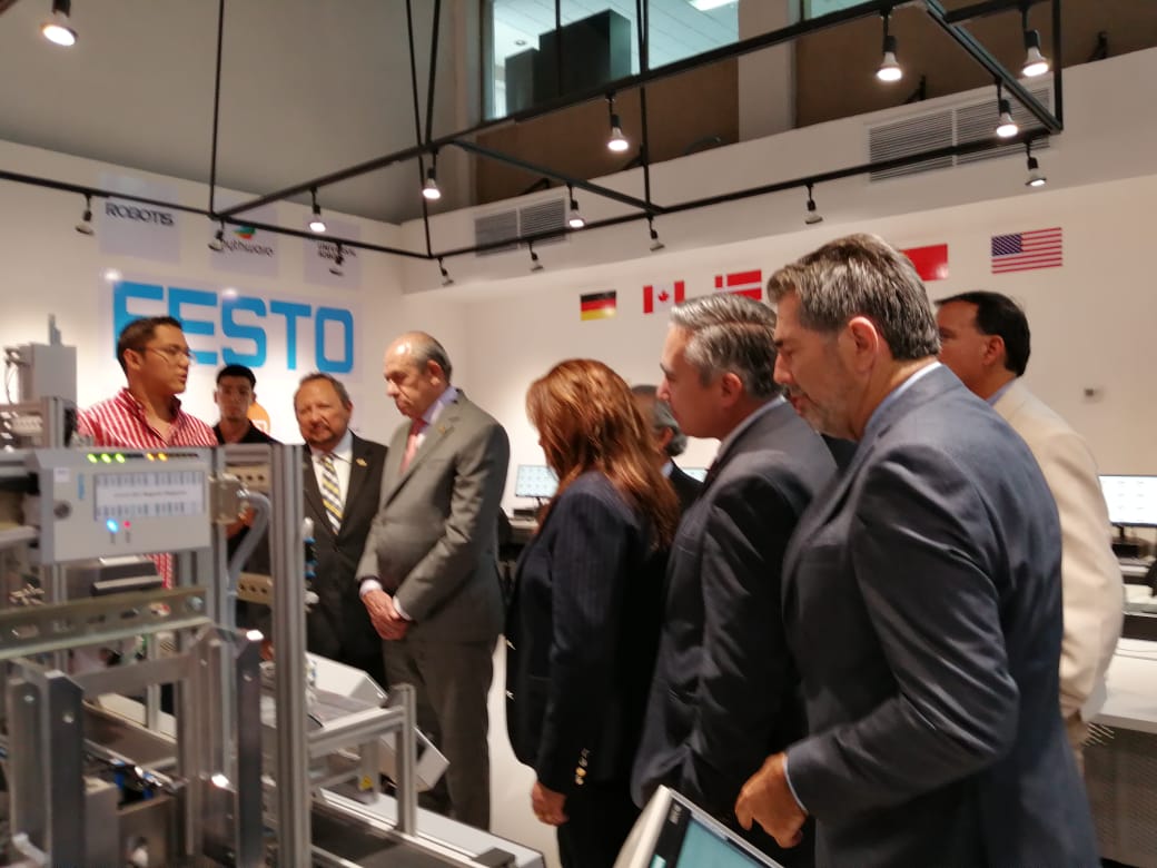 TecMmZapopan's tweet image. Revisión de indicadores en el #TecMM e inauguración de los laboratorios de Robótica e Industrias 4.0 en presencia del Director General del Tecnológico Nacional de México; Enrique Fernández Fassnacht.

#SomosTecNM #OrgulloTecMM  #SomosLobos #TecMMzapopan #Guadalajara #Jalisco