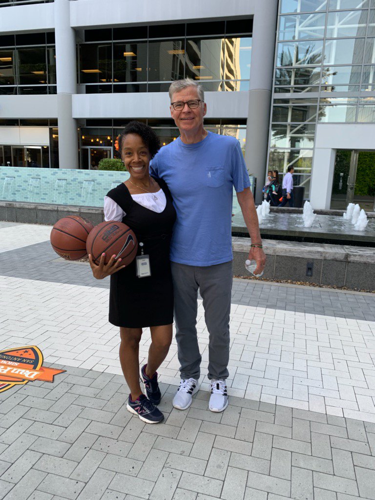 OOP_El_Segundo's tweet photo. #BartonNation #AttEmployee #LifeATATT #ThisIsHowWeDoItAtElSegundoOOP
In today's news, #ElSegundoOOP very own @Tatianaw85 beat radio personality @DanPatrick @dpshow in a game of HORSE!
Witnesses say Tatiana may have broken Dan's ankles, too! https://t.co/klga4Zo4Kd