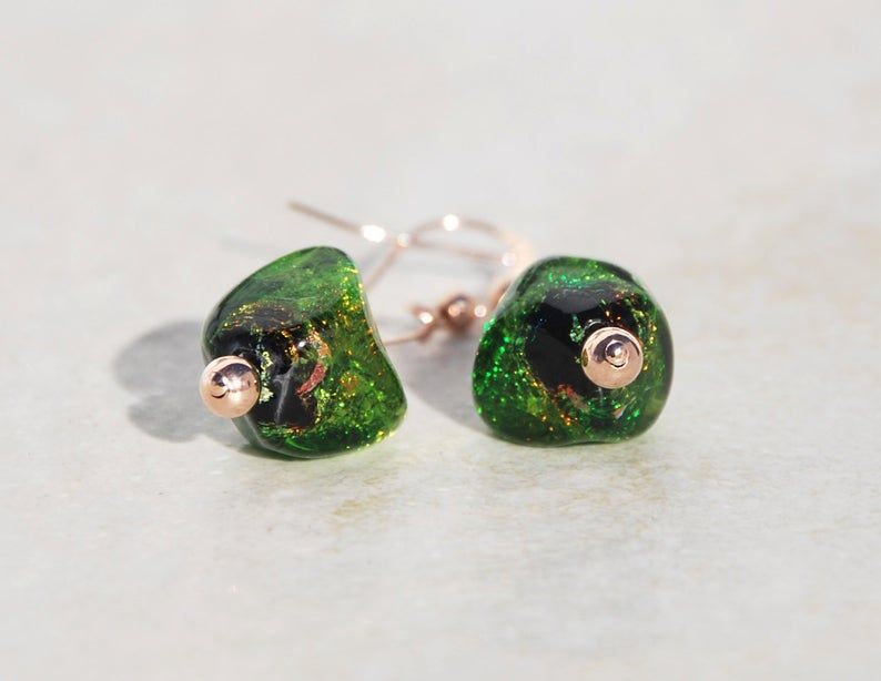 KarmaKittyJewel's tweet photo. #greenjewelry #Green #gold #dichroicglass #earrings #peridot #etsymntt #etsysocial #etsyjewelry #etsyhandmade #freeshipping #glassearring #handmadeearrings #etsyshop #handmadee https://t.co/hNsQEM241c via @Etsy https://t.co/GXccXUzOFv