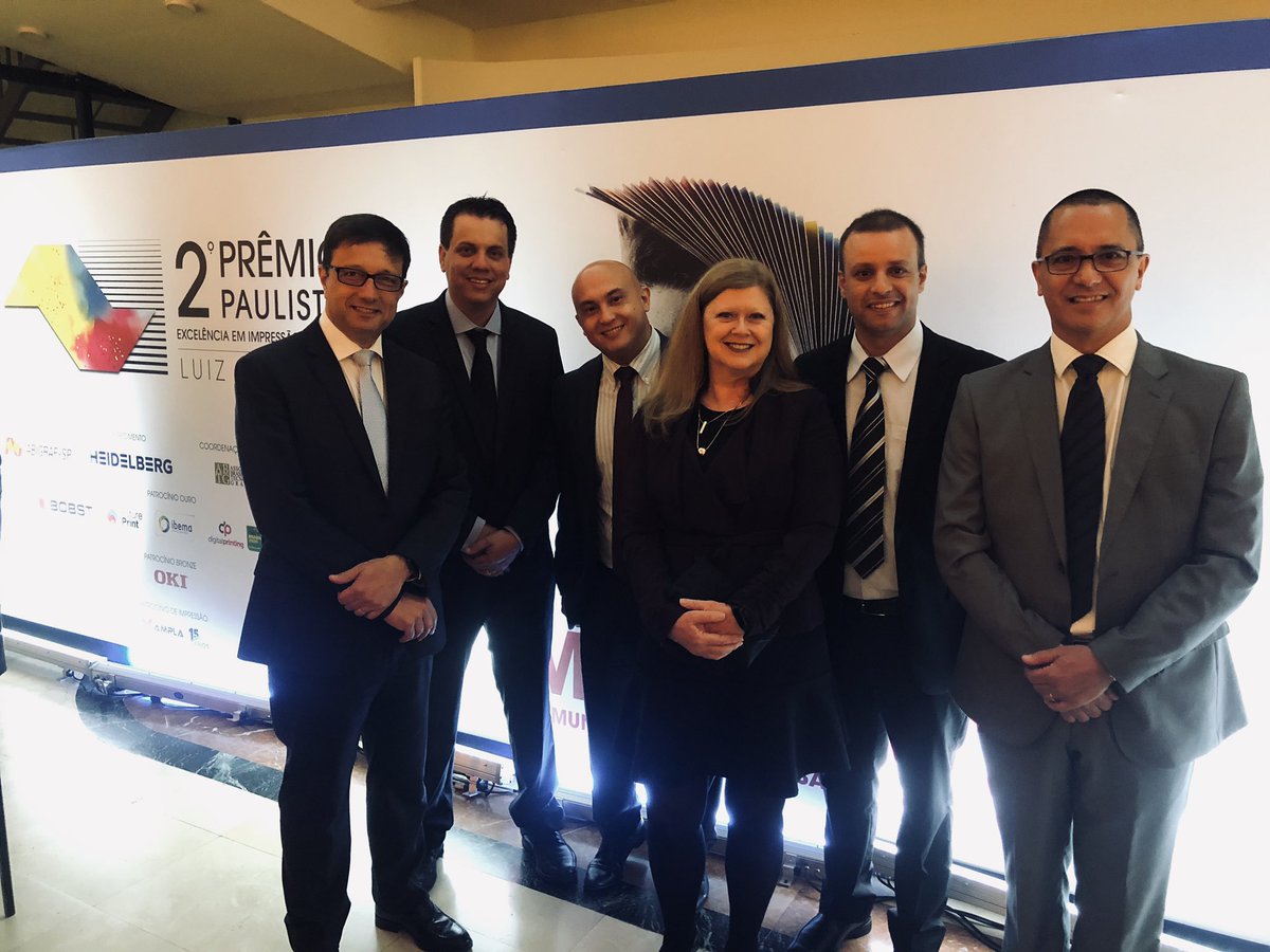 lepetroni's tweet photo. 2o Prêmio Paulista Luiz Metzler #abigraf #bobst  #packaging #leadinginnovation #innovation c/ Tove Dahlstrom João Ricardo Maciel Paulo Ueda Rafael Mendes Everton Dantas Flavio Gemi Eduardo Pereira https://t.co/5SfKjkF2dF
