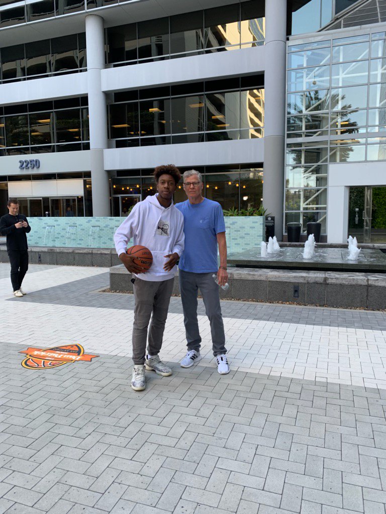OOP_El_Segundo's tweet photo. #BartonNation #AttEmployee #LifeATATT #ThisIsHowWeDoItAtElSegundoOOP
In today's news, #ElSegundoOOP very own @Tatianaw85 beat radio personality @DanPatrick @dpshow in a game of HORSE!
Witnesses say Tatiana may have broken Dan's ankles, too! https://t.co/klga4Zo4Kd
