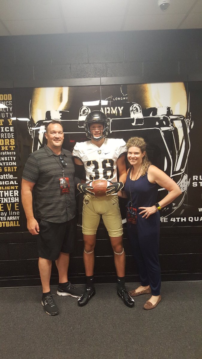 loganburks8's tweet photo. C O M M I T T E D ⚔️🖤 @TuckerWaugh @CoachJeffMonken @SWiltfong247 @coach_hebert #GoArmy #BEATNAVY #FTPB https://t.co/b0qu1s17z5