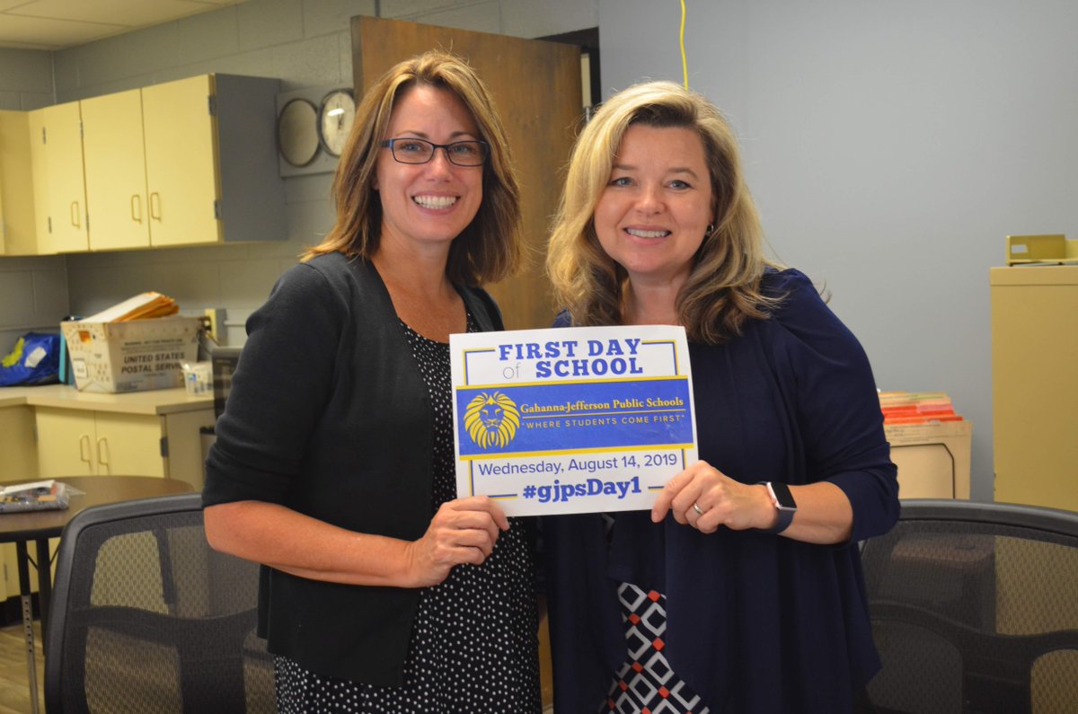 Gahanna Middle School West was pumped up yesterday for a great #gjpsDay1. Welcome back...we are so glad you are here! #WelcomeBackGJPS #gjpsDay1 #theGJPSway