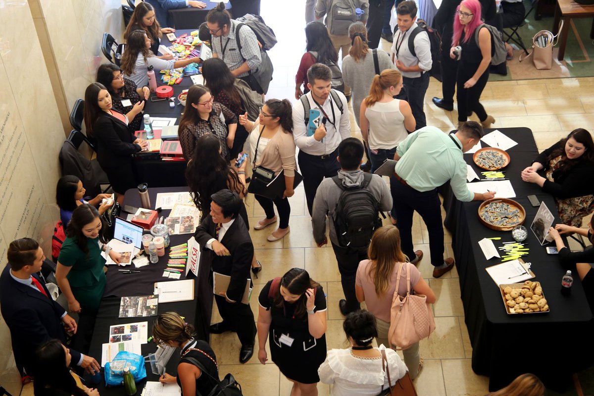Chapman_Law's tweet photo. Terrific turnout for our first Student Organization Fair of the year. Almost three dozen groups for our 1L students to explore: https://t.co/tCwv4NK9Fr https://t.co/SKBDdiuoaX