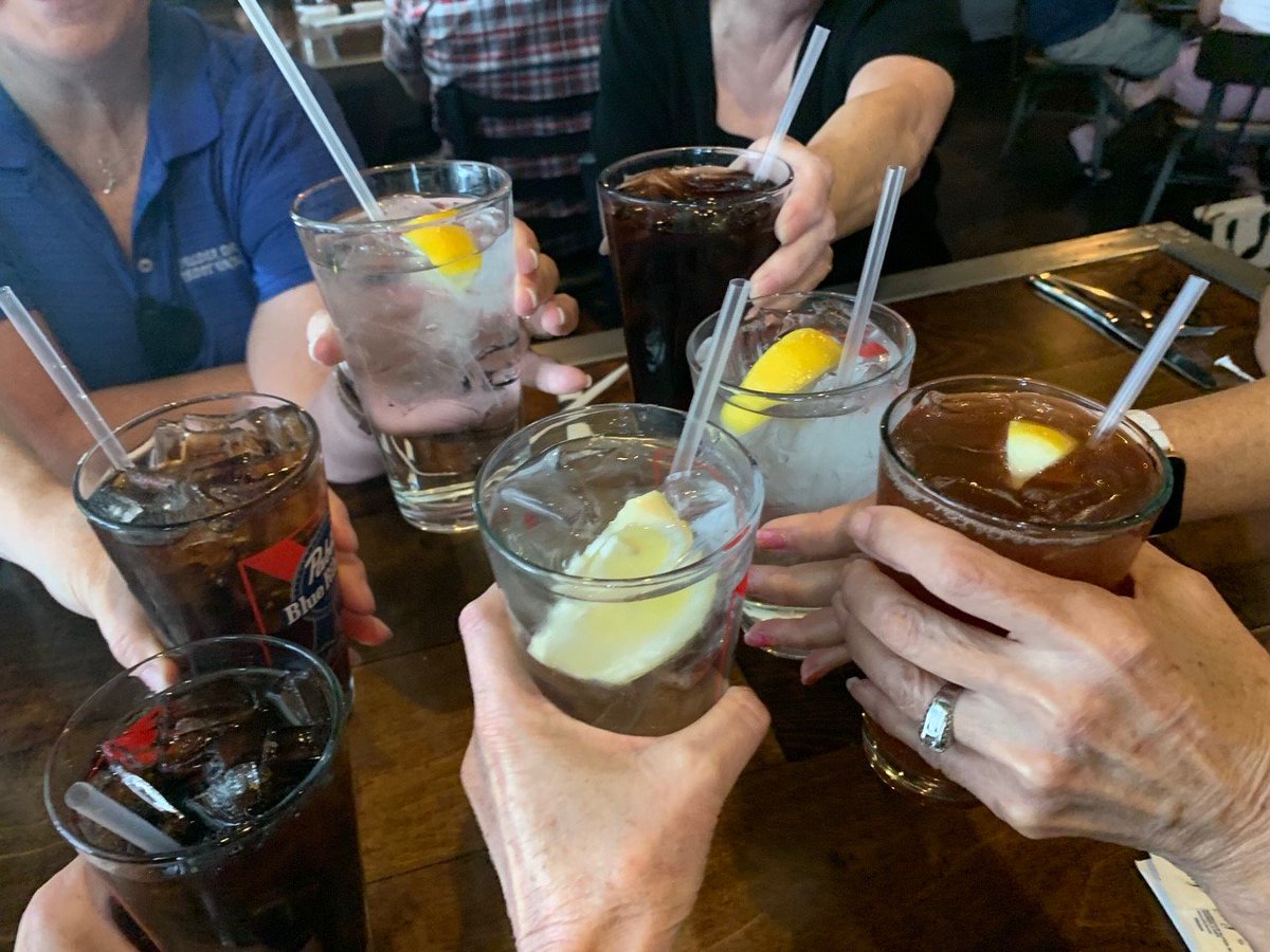 The Lefties at #BDCU celebrated a day late at @TheDillingerBC for #NationalLefthandersDay. Cheers to Bill Ferrence.