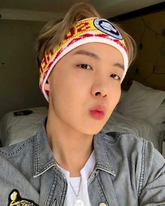 gerarda888's tweet photo. JHOPE STAN #Hobi #IMYOURHOPE #junghoseok #BTS 💜💜💜 https://t.co/7nRnkfGjYS