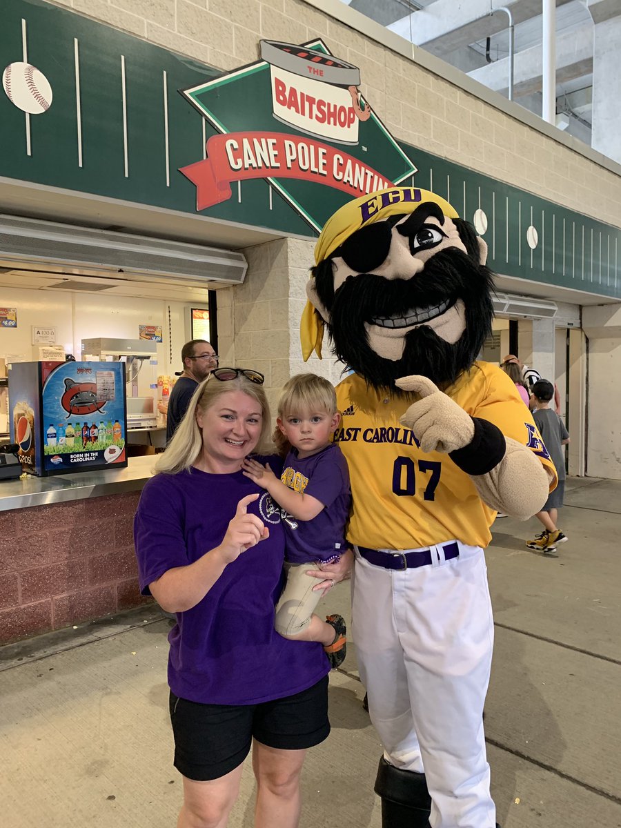 chellieg99's tweet photo. At the @CarolinaMudcats ECU night!! #gomudcats #gopirates Sect 212 Row C @dickssportingss https://t.co/VN16Q7gpPr