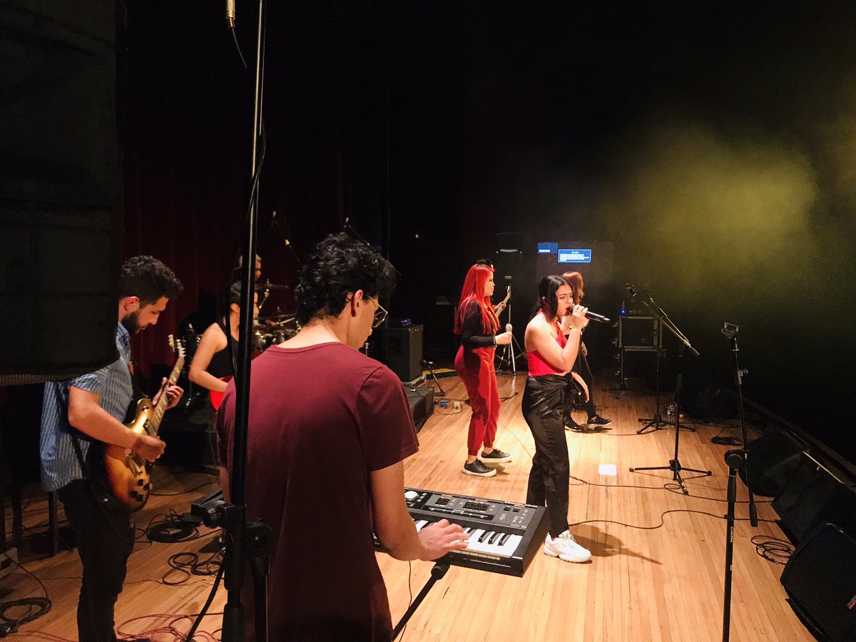 BienestarUC's tweet photo. Nuestra banda favorita ���️ No podían faltar #Loop550. https://t.co/mVEk8pJroI