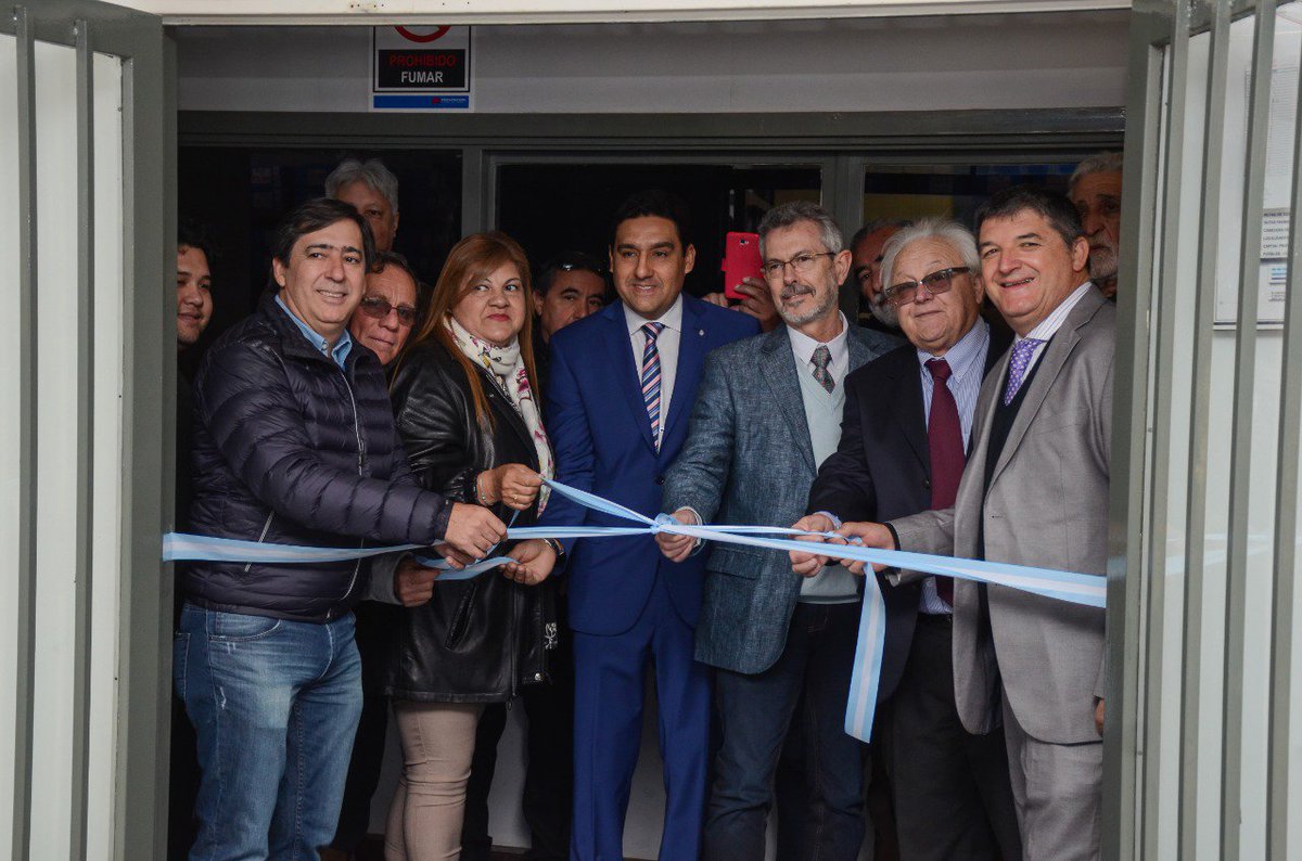 elicuestachaco's tweet photo. Felicito al Colegio Profesional de Técnicos del Chaco y a su presidente #DanielCastillo, que tras la aprobación de la Ley de Colegiación inauguraron hoy la sede de su nuevo edificio ubicado en avenida 25 de Mayo 555 durante el Segundo Plenario Nacional de Profesionales Técnicos. https://t.co/Zc55hvMbVc