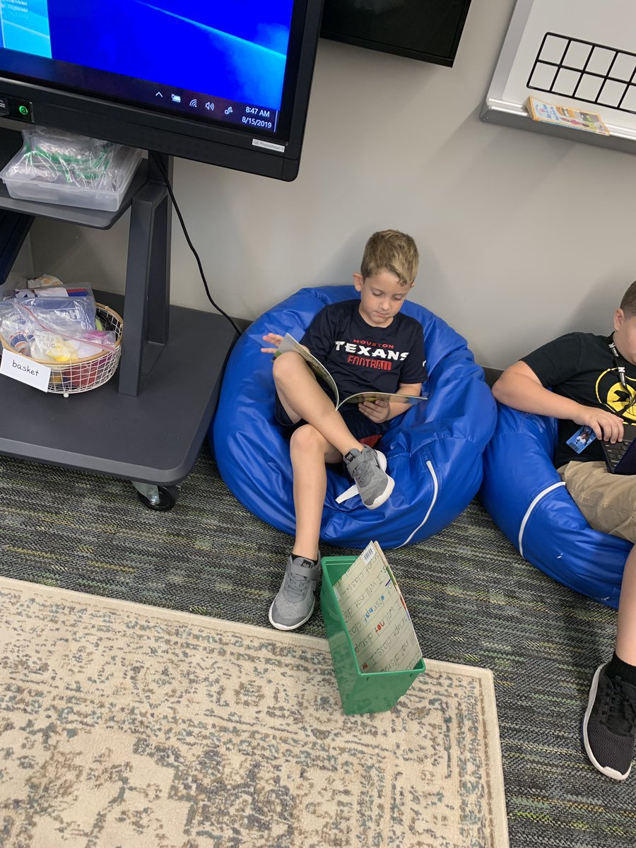 We are working to extend our silent reading time! We made it SIX minutes! #wearegroves #gloversgrizzlies #readingtoself #getcomfortable #flexibleseating