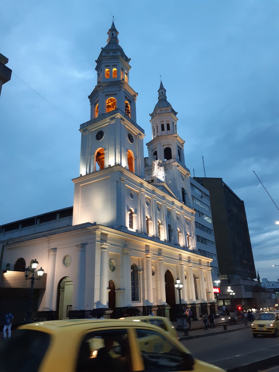 laucubides15's tweet photo. Bucaramanga es la ciudad más linda de colombia, los atiendo de a uno. https://t.co/Ta4wiaBG8v