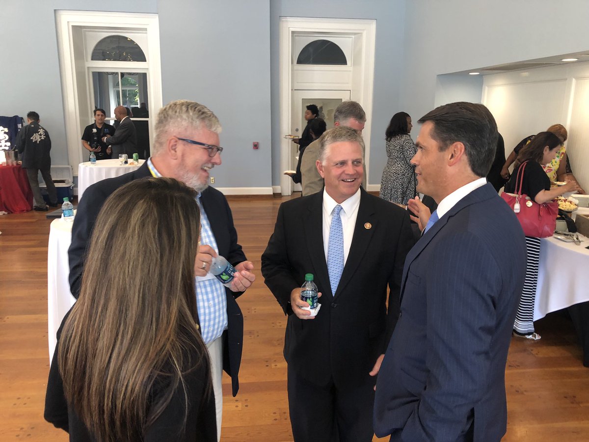GeoffDuncanGA's tweet photo. Talking about our continued economic development with lots of great Georgians tonight. @Georgia_FTZ #gapol https://t.co/IBNEfE1yKC