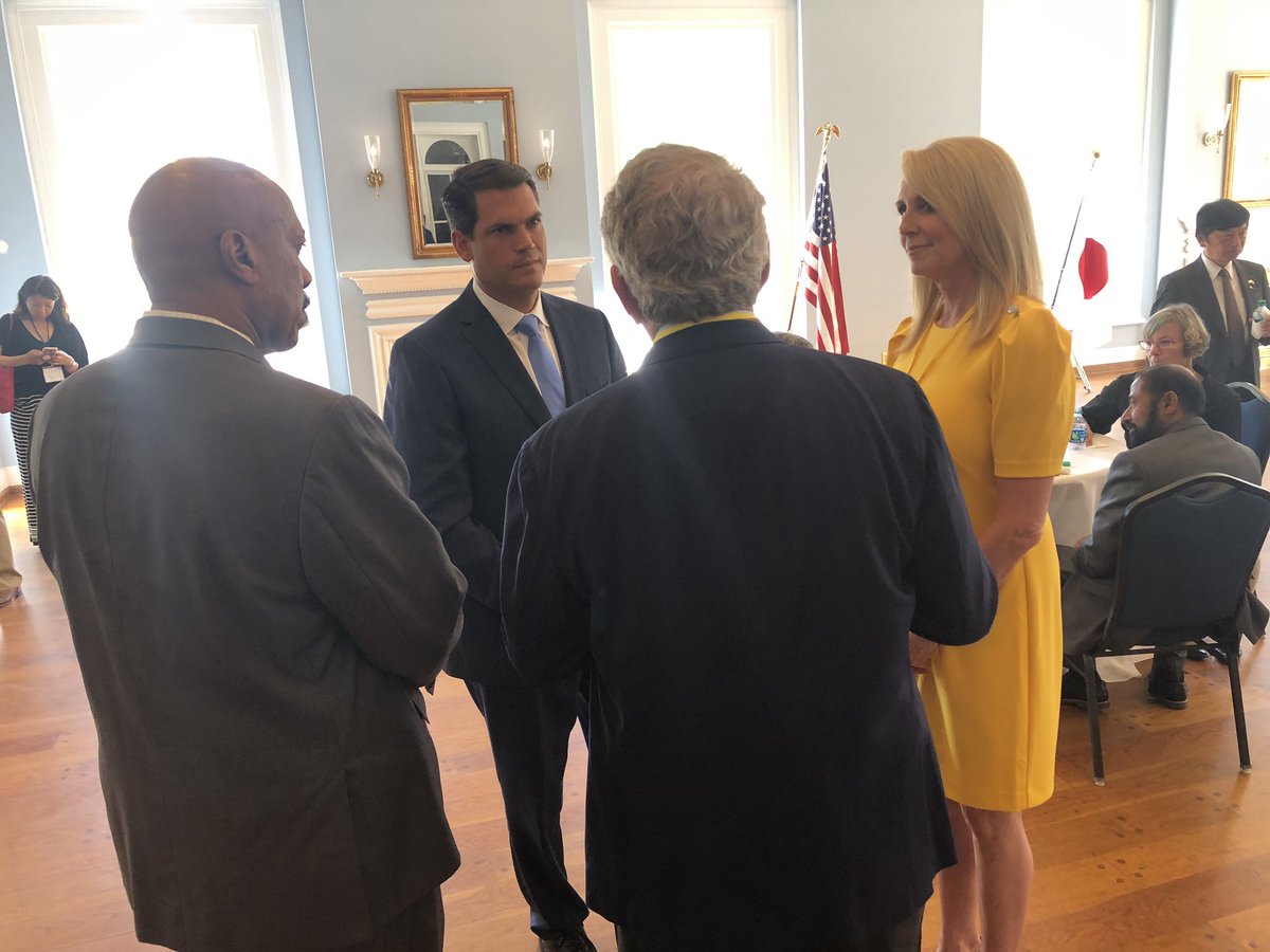GeoffDuncanGA's tweet photo. Talking about our continued economic development with lots of great Georgians tonight. @Georgia_FTZ #gapol https://t.co/IBNEfE1yKC