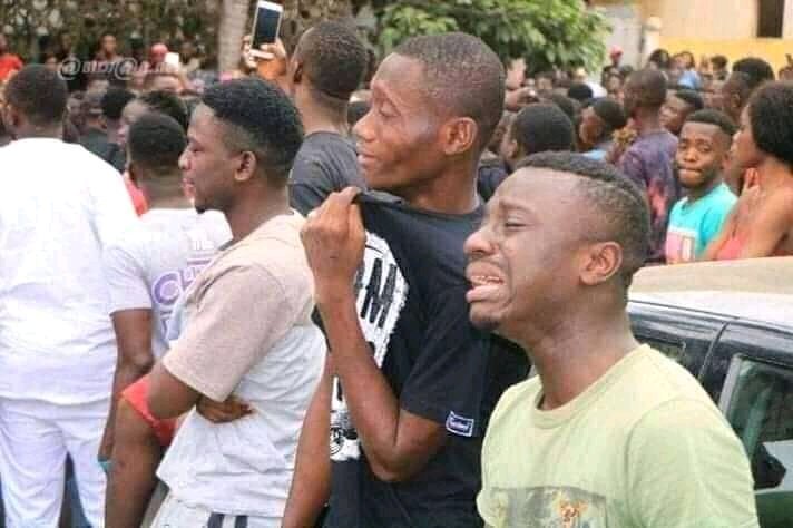 TchinvieSranDan's tweet photo. 😭😭😭 noooon je viens d'attiser ma flamme de pleur encore, pourquoi je m'inflige ça à moi même, qui m'a dit d'écouter #azalaki de #FereGola FT #ArafatDj ?😭😭😭
@yorobo86 @DjArafat_Off @le_brouteur @AbidjanLa https://t.co/fegrUd1M6P