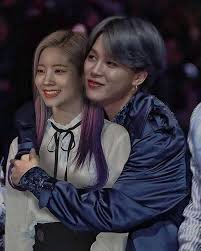 jiminiesuki's tweet photo. omg look!! is my bf and my gf being cute together!! https://t.co/VUOeQX5FzK