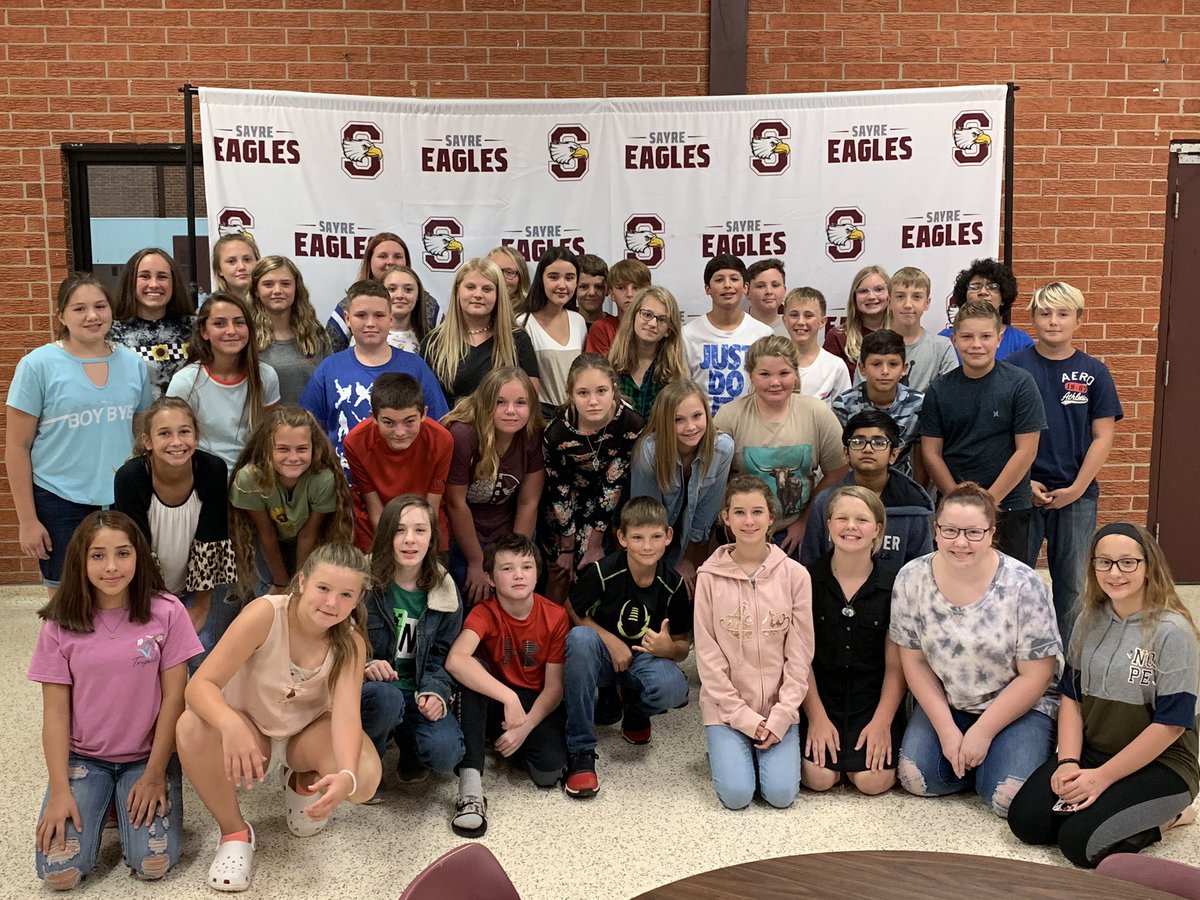 staceyvaldez's tweet image. Meet our new sevies at Sayre Middle School! It’s going to be a great year!!! #7thGradeRocks @OSSBAoklahoma @sayreschools #FirstDayOfSchool2019
