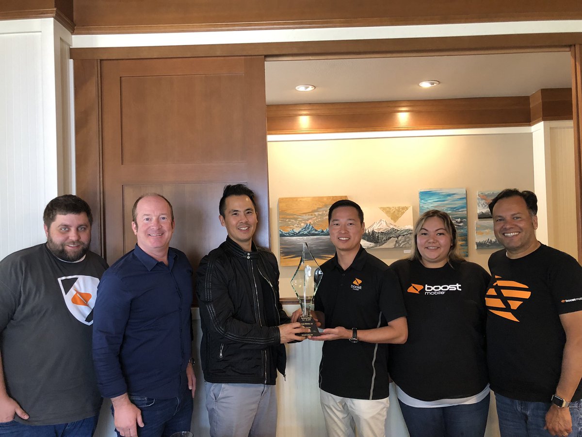 Honored to present SIMPLE WIRELESS’ National Leaders Club Award today to Johnny and Joe.  Well deserved success!  #NLC #BDP <a href="/dixinco/">Pete Dickson</a> <a href="/TareeVIP/">Taree Wood</a> <a href="/BDP_AlexR/">BDP.Alex</a> <a href="/Angela92086085/">Angela@Brightstar</a> <a href="/HumanCap1/">Mark Clare</a>
