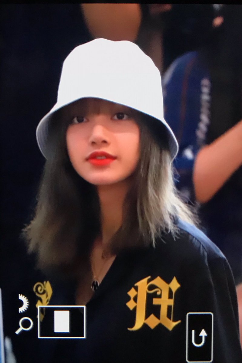 lisazzang327's tweet photo. 190816 ✈️

#BLACKPINK #블랙핑크 #LISA #리사 https://t.co/7iQucd0ZeA