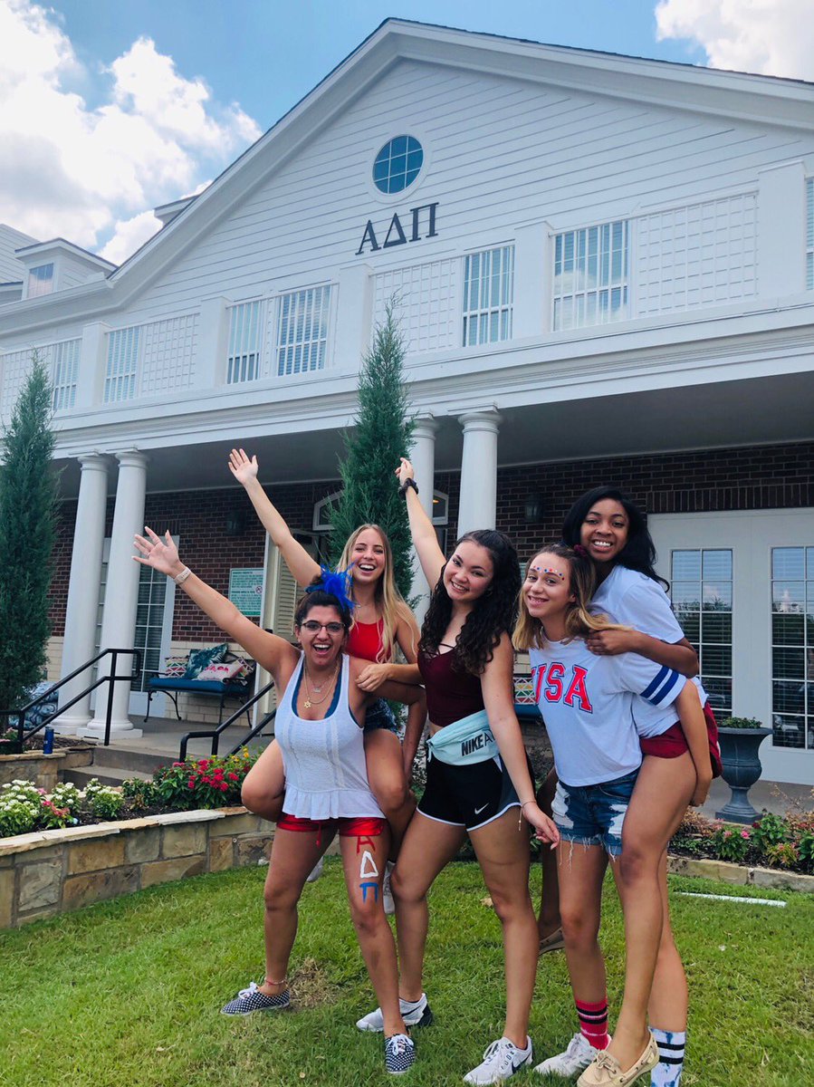 AriaHaberr_'s tweet image. Fireworks go boom boom and so should you! 🇺🇸🎇#GOADPI