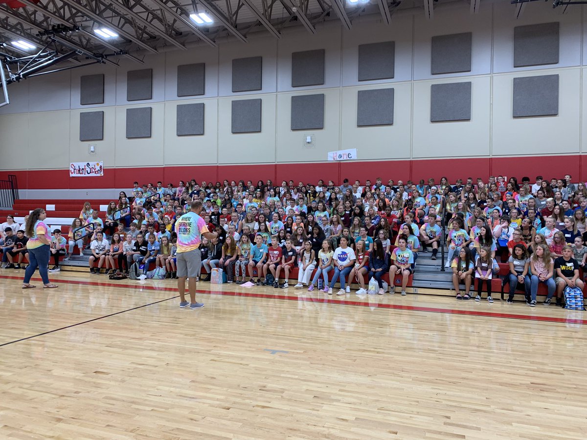 HMSWebCrew's tweet image. We had such a blast welcoming our new 6th graders to our Hawk family! Can’t wait to see what this year brings! #usd261derful #webcrew