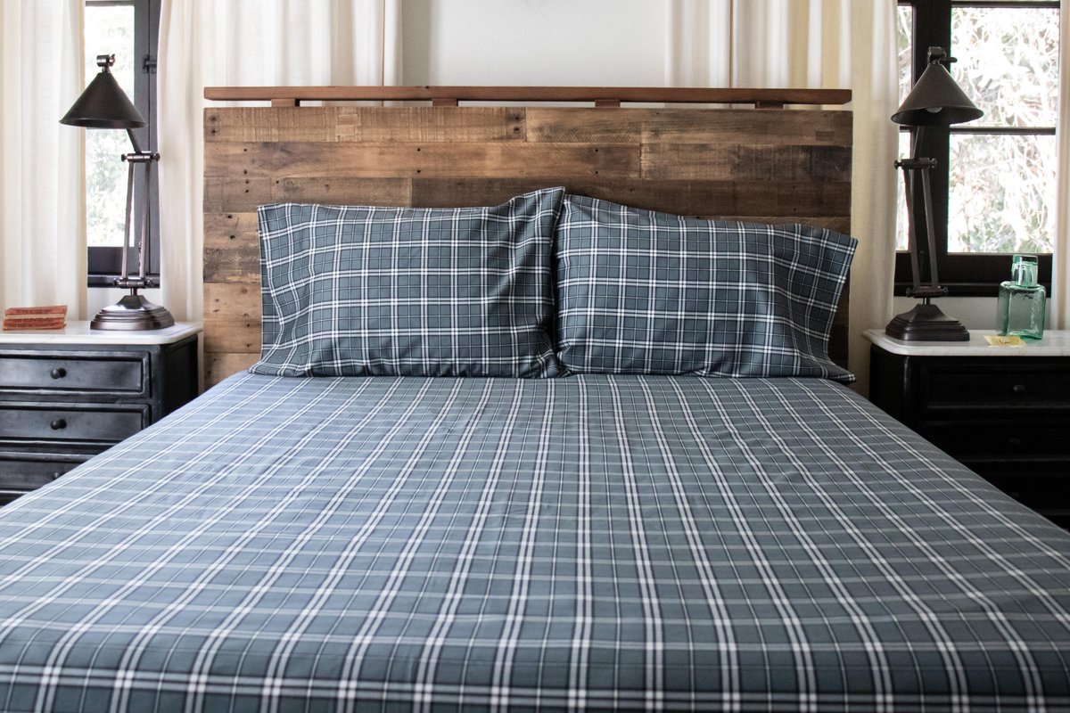 ThreadEx's tweet image. Our gorgeous matte sateen fabrics will hug you so tight you won’t want to get out of bed… ever. These sheets are just one click away: threadexperiment.com/sheet-set-plai… Get that hug!