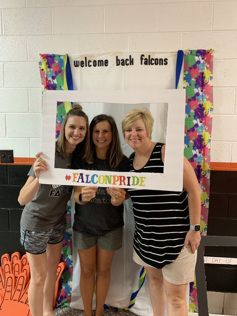 MeghanThorson's tweet photo. My co-workers are the best! #FalconPride #fc74 https://t.co/yH82EghnF9