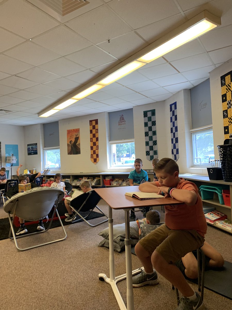 MrsWymanin5th's tweet photo. First day of 2019-2020 school year is in the books. Excited to spend the year with my new kiddos! #wlcardpride https://t.co/248zqWv5eN