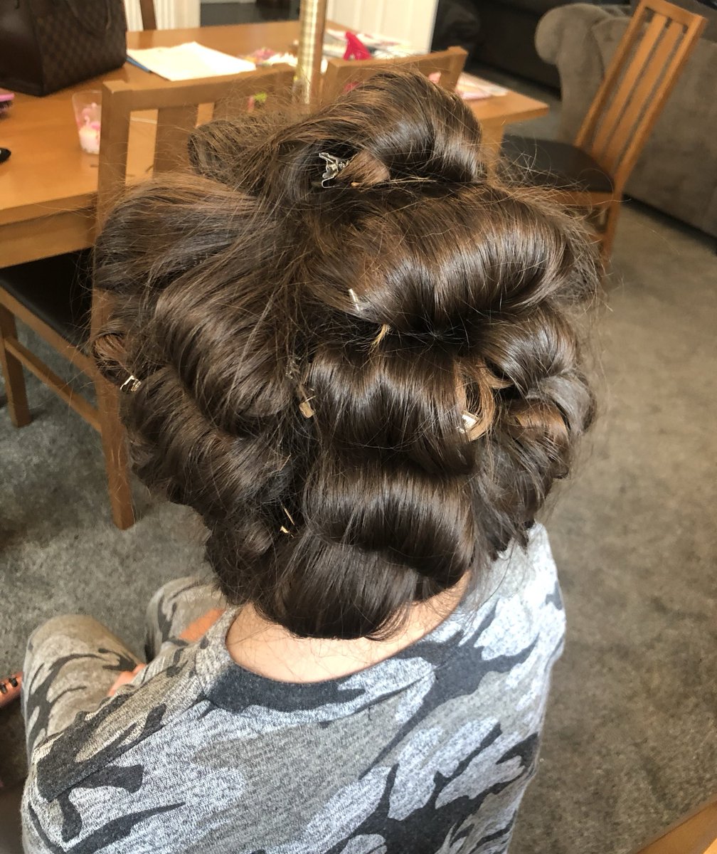 HarrietTull_x's tweet photo. Please follow my blowdry page on Instagram - https://t.co/tEgJBMkemR 💗💗💗💗 https://t.co/AOJVA6lXdW