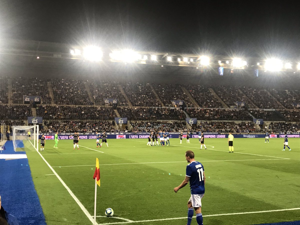 Keikeur's tweet photo. « DIM » le symbole du Racing ! 🔵⚪️ 
 #RCSALP https://t.co/A8Kve9qupL