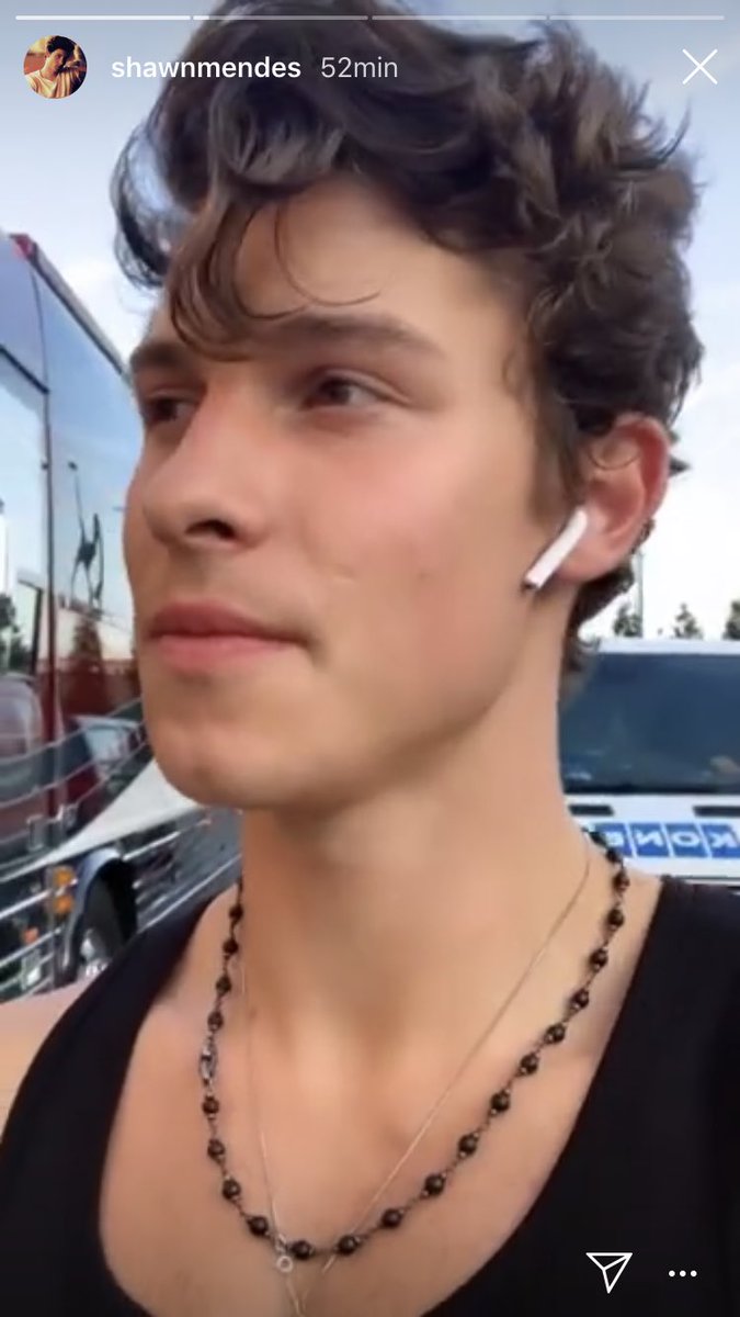 somedstuff's tweet photo. What’s your skincare routine @ShawnMendes ?? 

love u https://t.co/ZNE6PjMDFB