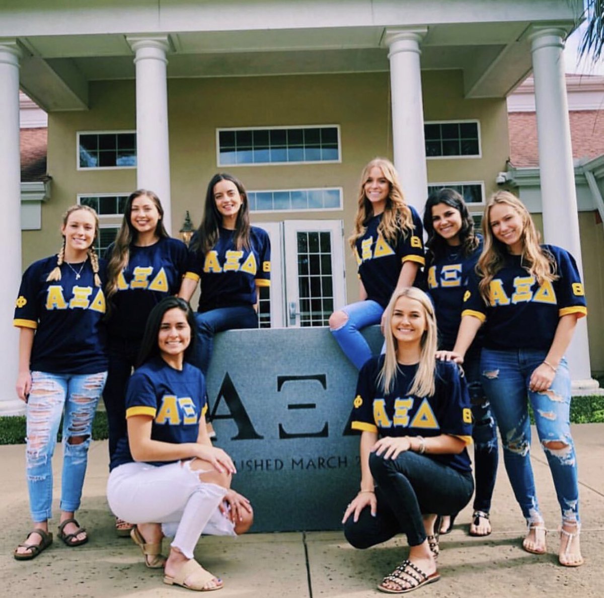 → Meet Alpha Xi Delta! ←
__
Motto: The Pen is Mightier Than the Sword
Values: Sisterhood, Leadership, Knowledge, Service
Colors: Double Blue and Gold
Mascot: BetXi Bear
Philanthropy: Autism Speaks
__
#axidfau #fau23 <a href="/AlphaXiDeltaFAU/">Alpha Xi Delta</a> 🧩🐻