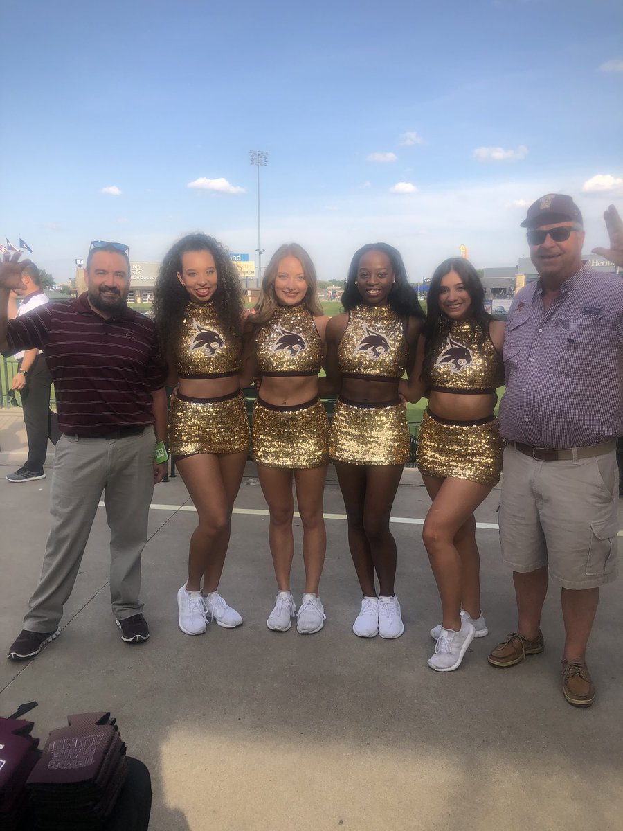 only1tommadden's tweet photo. #EATEMUPCATS ! @TxStateBobcats night #TRExpress with the famous @txst #Stutters😽 https://t.co/sExO9goEnl