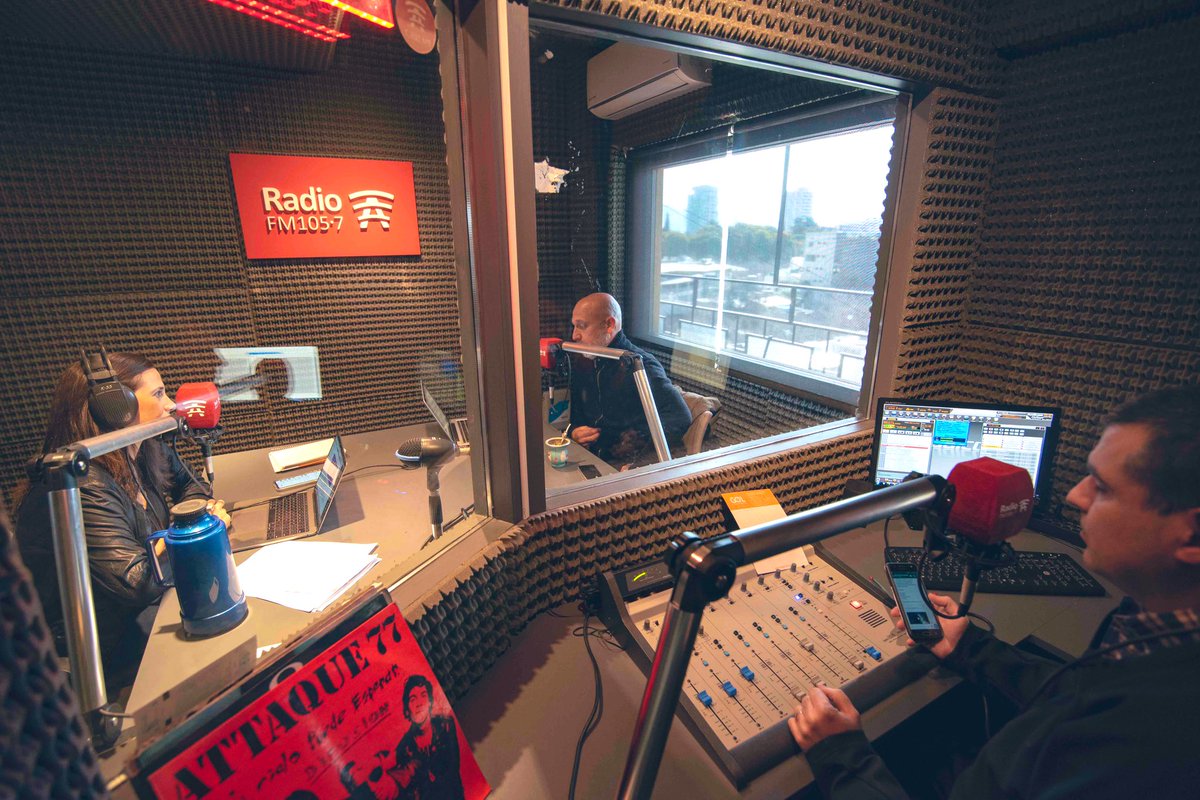 ¡Qué felicidad arrancar nuevos y buenos proyectos! @amapmdz <a href="/DanielVinderman/">Daniel Vinderman</a> #VamosLasTandas jueves de 20 a 21 #radioA 105.7