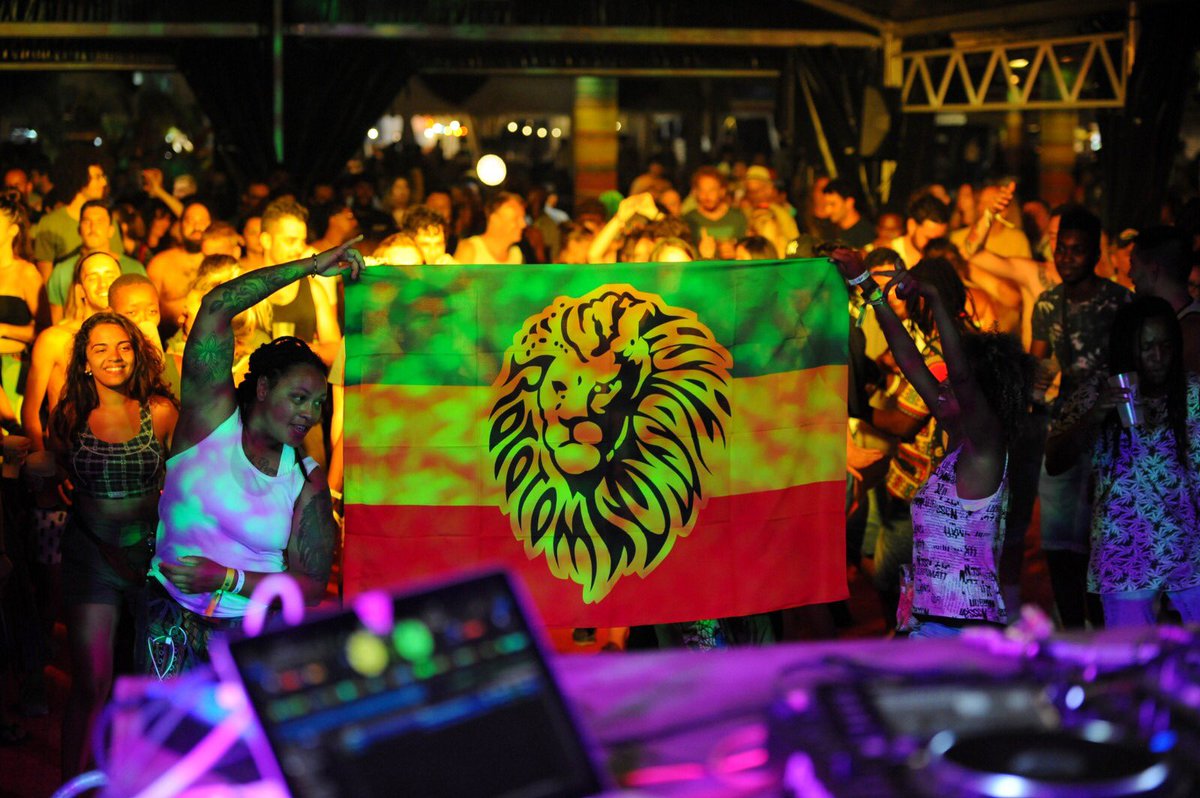 sunsplash_es's tweet photo. ROTOTOM day 0 !! We READY!! https://t.co/zrVn6OqG4n