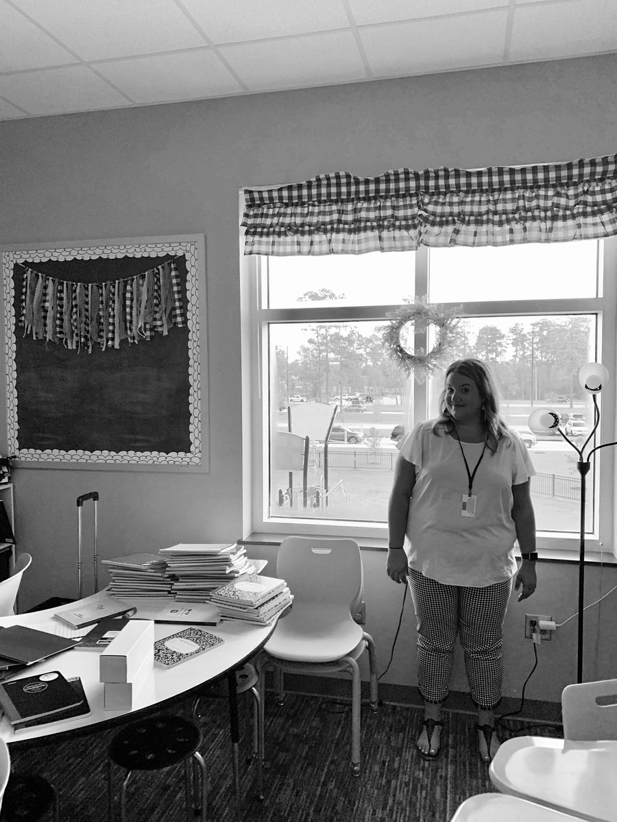 MrsMViana's tweet photo. Where is Ms. Hutchison? 🖤 👀#3rdgradeshenanigans #loveyourclassroom #blackandwhite https://t.co/KMgq75qrPi