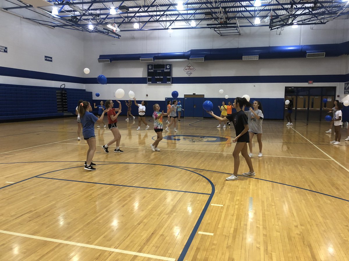 CarmelMS_Cheer's tweet photo. Our 7th and 8th grade squads had so much fun taking a break and building relationships today! #CMSthebest https://t.co/4UrJwih1M2