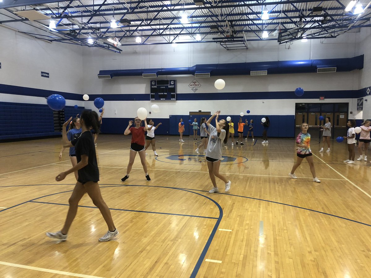 CarmelMS_Cheer's tweet photo. Our 7th and 8th grade squads had so much fun taking a break and building relationships today! #CMSthebest https://t.co/4UrJwih1M2