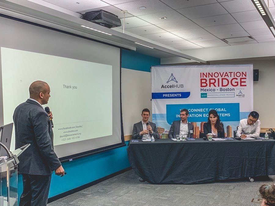 #throwbackthursday #InnovationBridge 
 🚀 🇲🇽 #Mexico cohort here
🔺DEMO DAY 🔺 #Startup in residence pitching 🗣
💥BIOSENSE💥 which is a wearable  to sense your glucose levels without a single drop of blood 💉❌
🏅Congratulations for a great performance, we are very proud of you.
