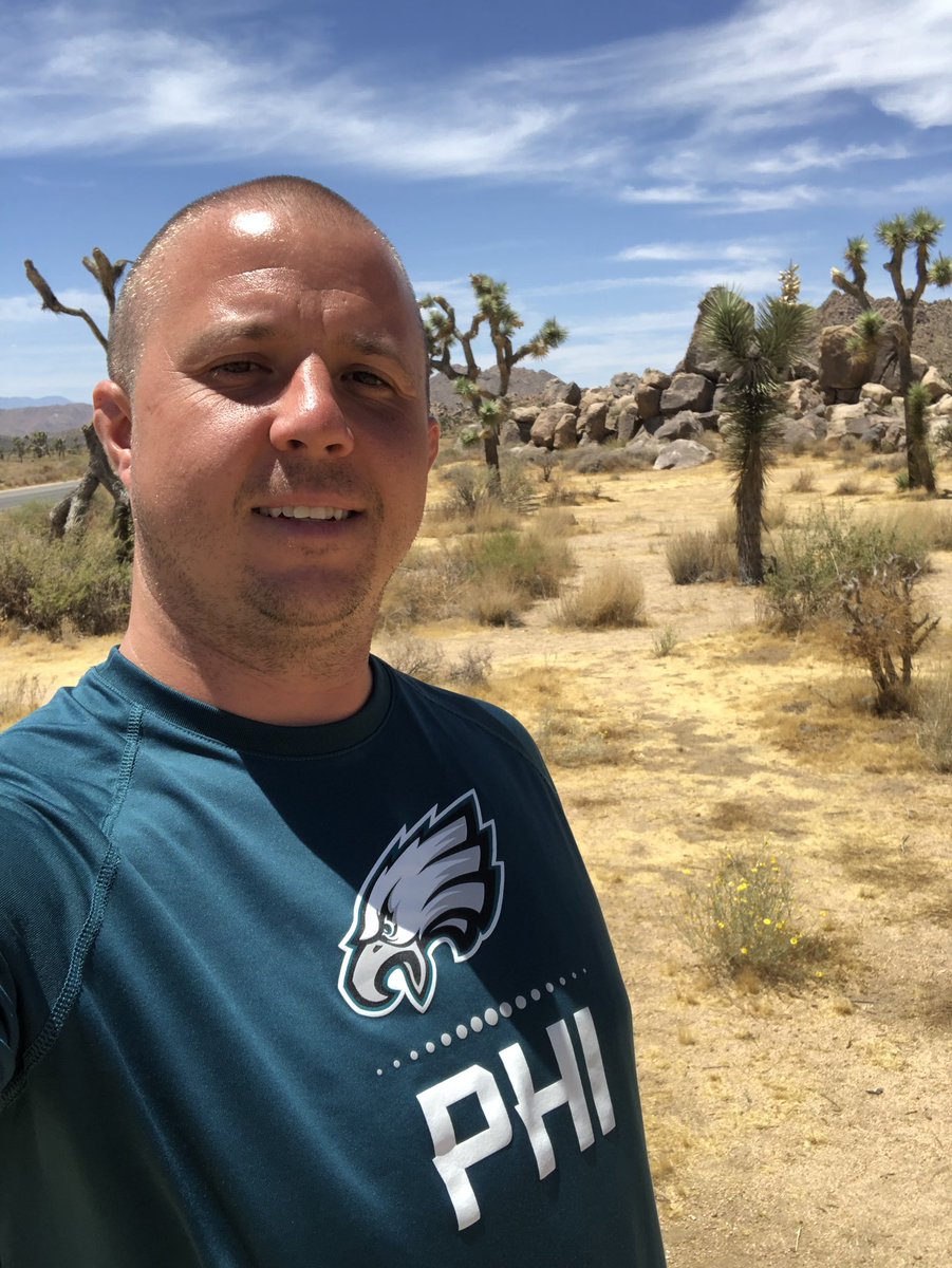 ianrmorton's tweet photo. #EaglesEverywhere Joshua Tree National Park - representing in this 112° weather! https://t.co/swUyocWX5g