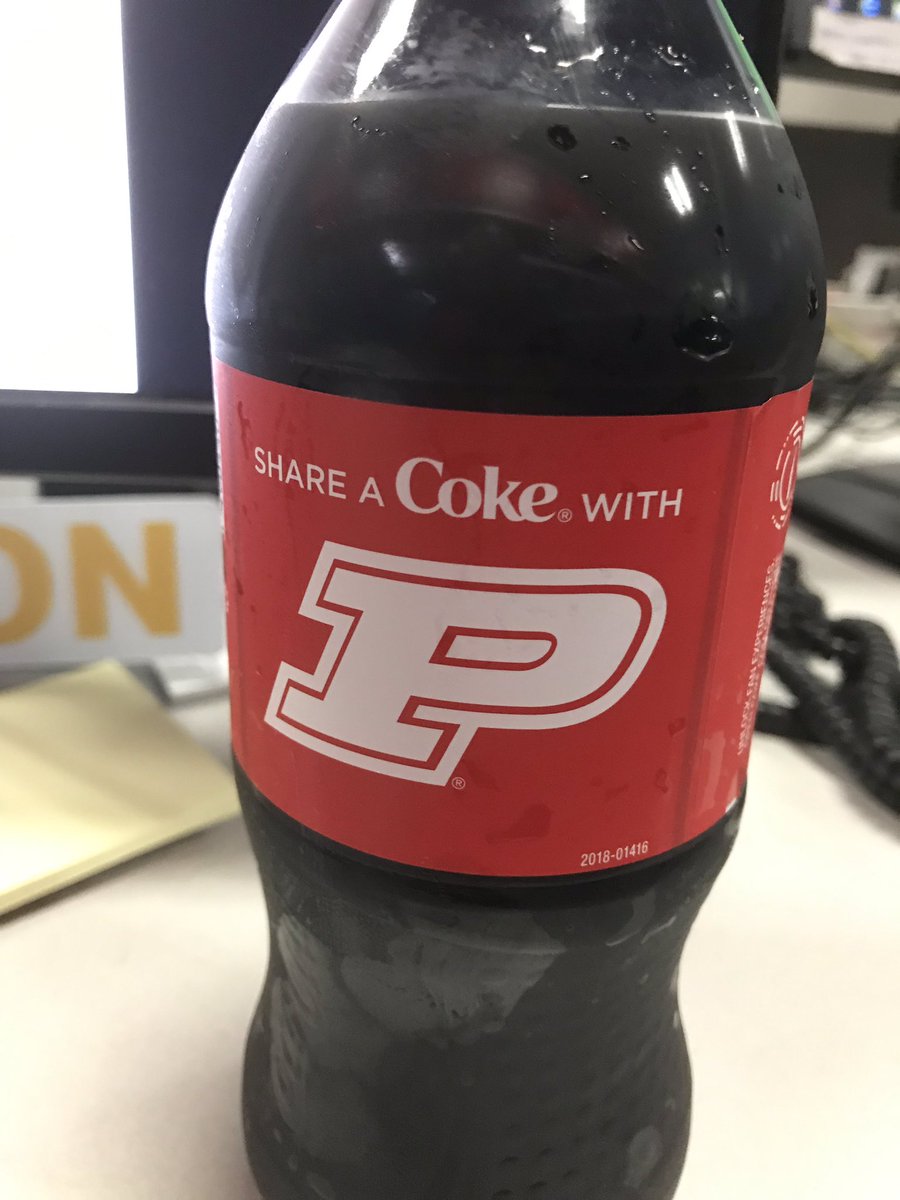 AdamBartelsNews's tweet photo. #LifeIsGood #ShareACokeWith #Purdue #TylerStrong #FullSteamAhead🚂 @theTylerTrent @ShareaCokeWith @CocaCola @LifeAtPurdue @PurdueSports @BoilerFootball @fullsteampod https://t.co/TblncSQUyA