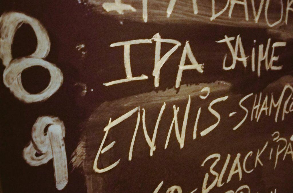 CervezaJaime's tweet photo. Salimos a la cancha ! Les dije que me ponía la 8 ! 😉 
@EnnisPub  ! 
#IpaJaime 🍺🎸 https://t.co/AvVcs4vpxv