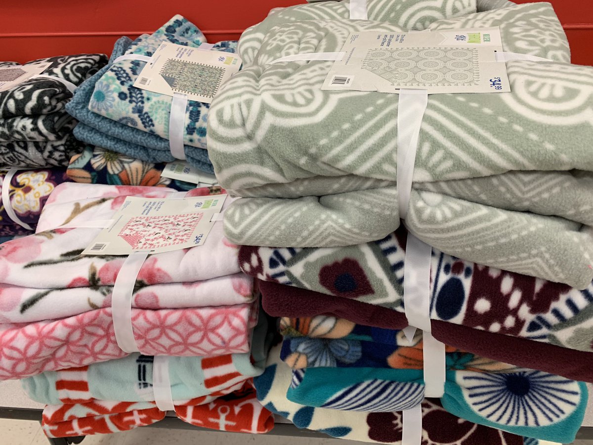 mariamcintee's tweet photo. #t1463 #volunteering #lovevincent #www.lovevincent.org
#cancersucks #careblankets #checkitout #bestteaminretail #caringforouraninalswithlove            ☺️🐶❤️🐶❤️☺️ https://t.co/GEEYNLZKQu