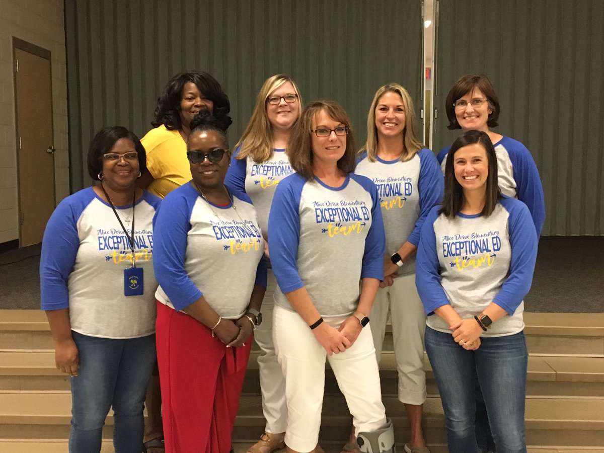 AliceDrive_Elem's tweet photo. ADE teams dress for success #thehiveonthedrive #sumterstrong @SuzannaFoley https://t.co/gzxgm78HJV