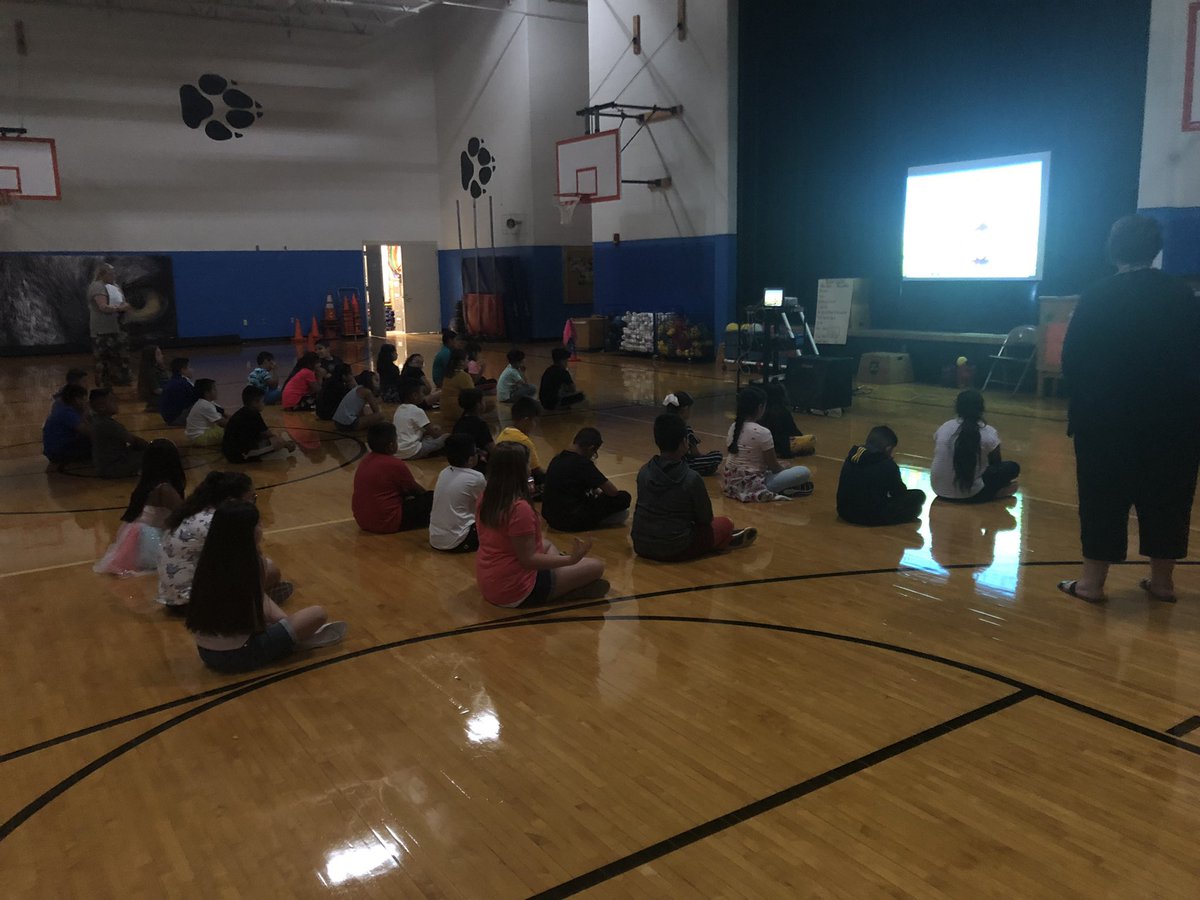 OPS_GomezElem's tweet photo. Trying something new:)....4th Grade will have ten minutes of mindfulness as part of their lunch time.  Read, adult coloring book, yoga or meditation.  Today we practiced meditation.  Fun stuff! #opsback2school @GomezHeritage https://t.co/CDJng7MAg4